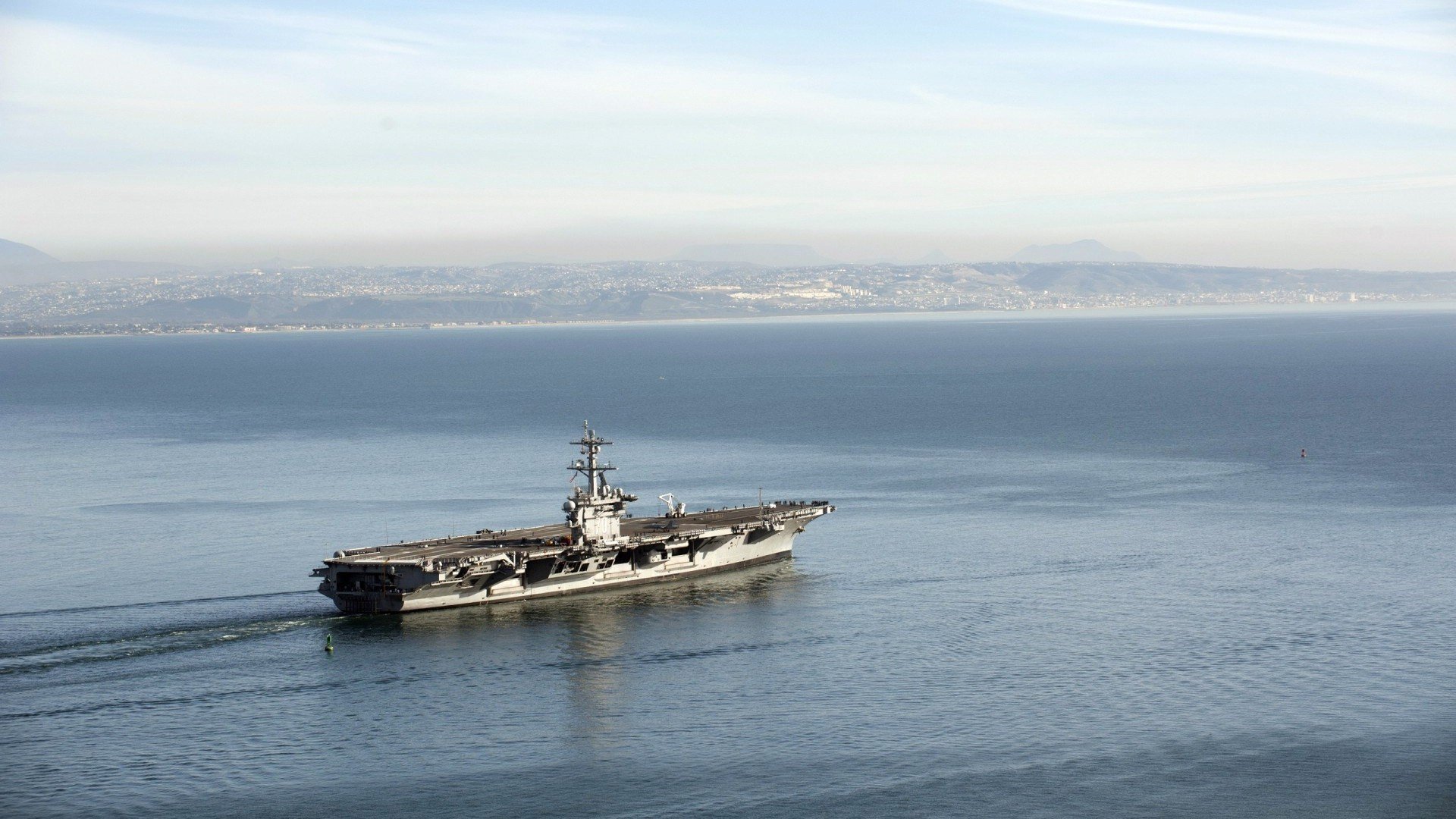 尼尔·巴特尔带领袋鼠队防线屡屡成功化解对方攻势